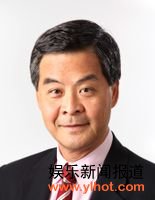 梁振英
